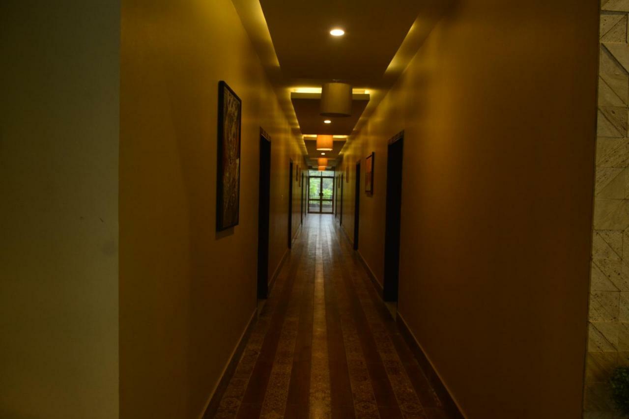 La Orilla Hotel Muzaffarabad Exterior photo